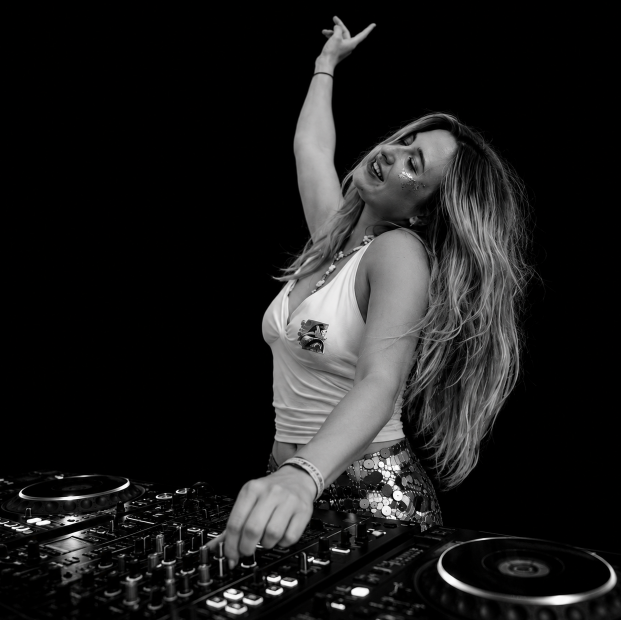 DJ HanniX